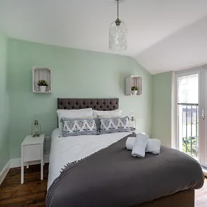  Holiday home Sea View Sleeps 7