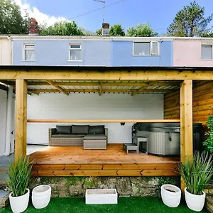  Holiday home The Smugglers Hideout - Sleeps 4 - With Hot Tub